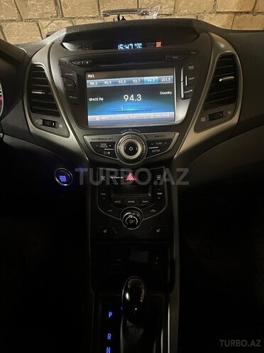 Hyundai Elantra-17