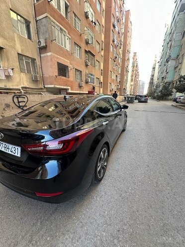 Hyundai Elantra-11