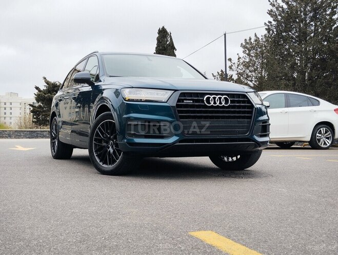 Audi Q7-1