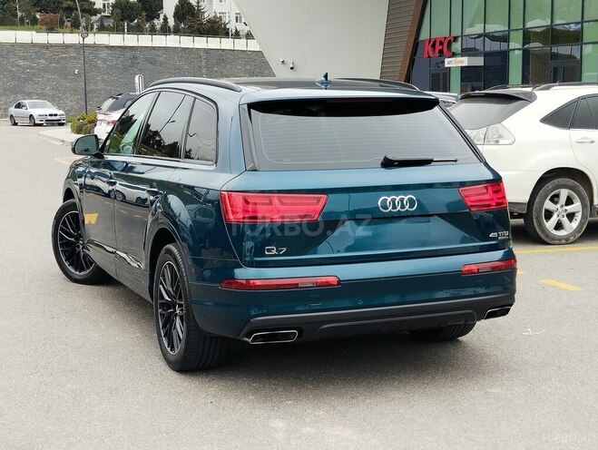 Audi Q7-6