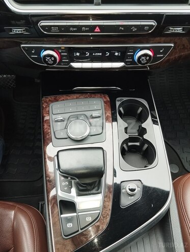 Audi Q7-17