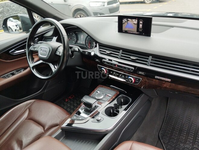 Audi Q7-9