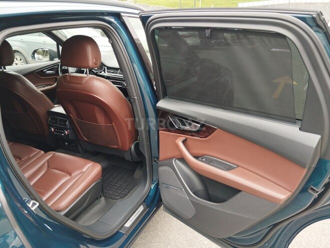 Audi Q7-10