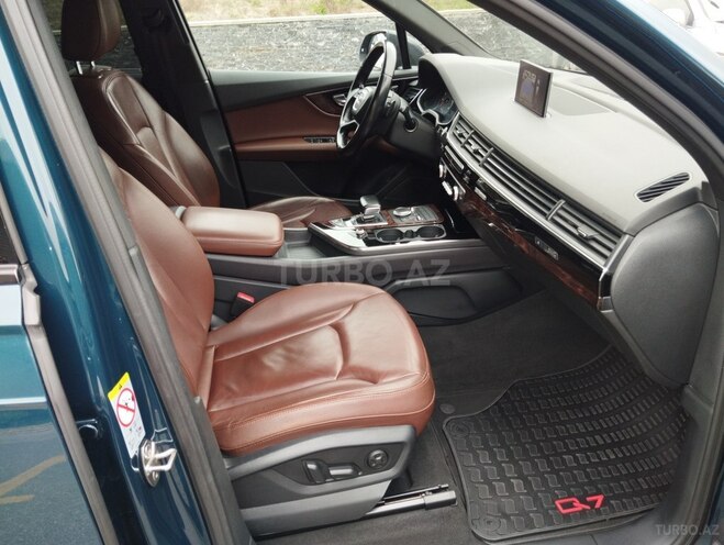 Audi Q7-8