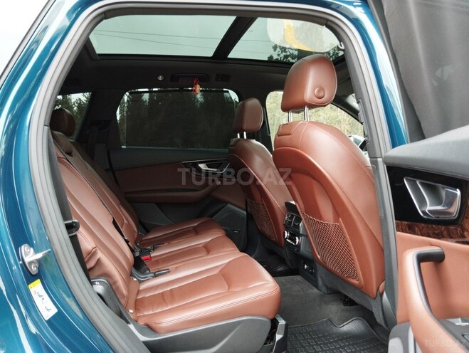 Audi Q7-16