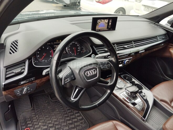 Audi Q7-13