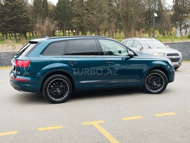 Audi Q7-4