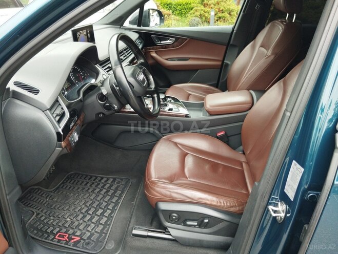 Audi Q7-12