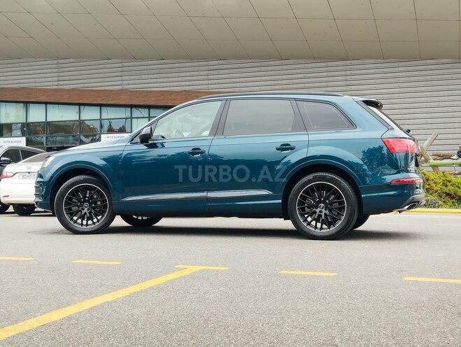 Audi Q7-5