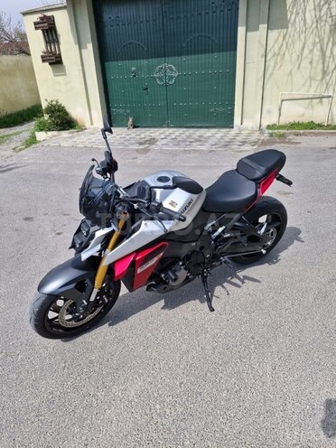 Suzuki GSX-S1000-8