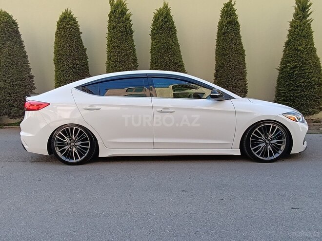 Hyundai Elantra-18