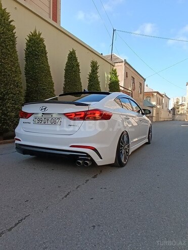 Hyundai Elantra-19
