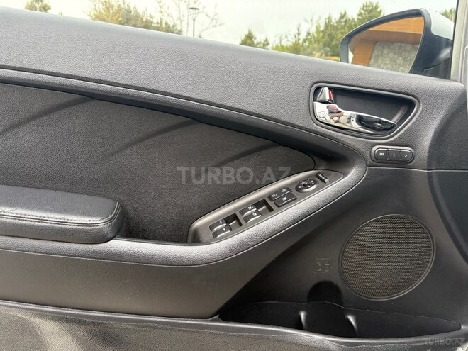 Kia Cerato-12