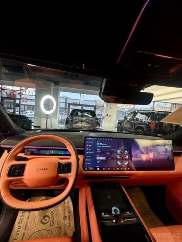 Lynk & Co 900-4
