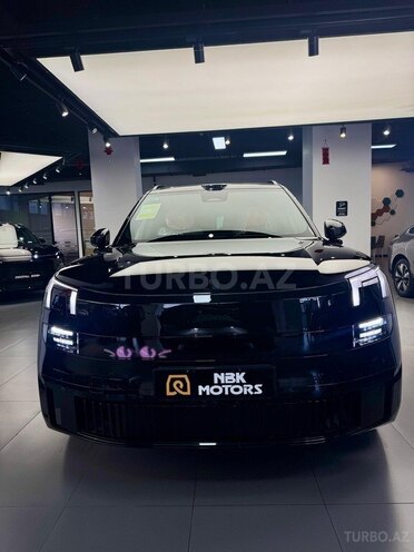 Lynk & Co 900-1