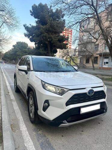 Toyota RAV4-8