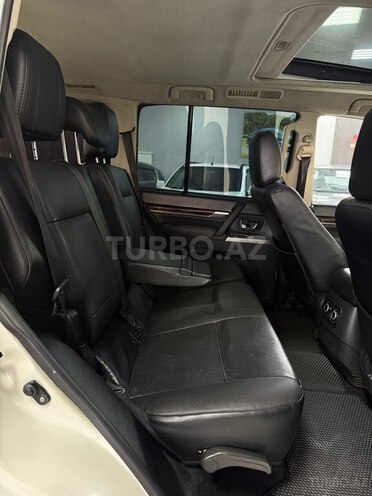 Mitsubishi Pajero-11