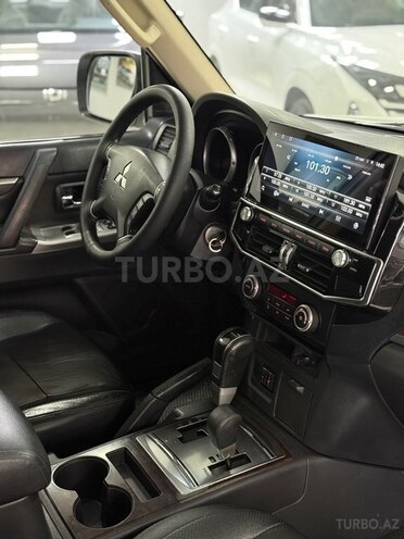Mitsubishi Pajero-9
