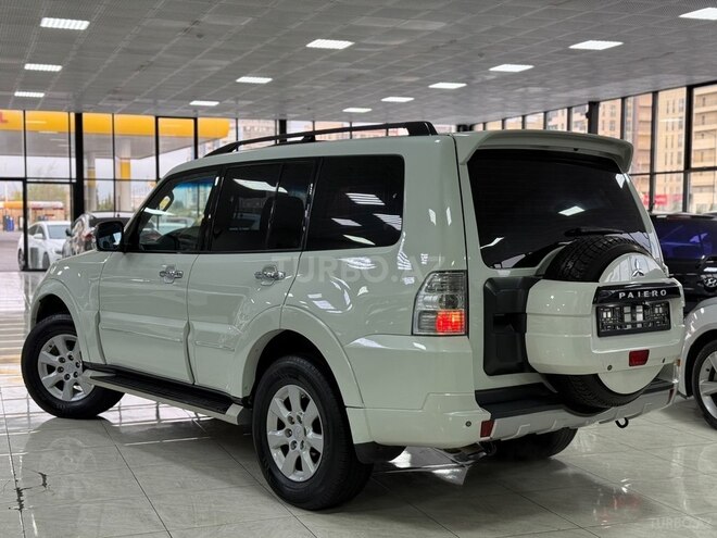Mitsubishi Pajero-6