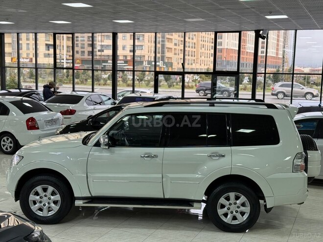 Mitsubishi Pajero-7