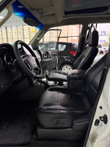 Mitsubishi Pajero-16