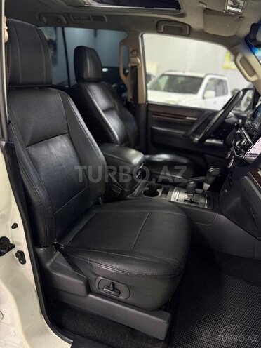 Mitsubishi Pajero-19