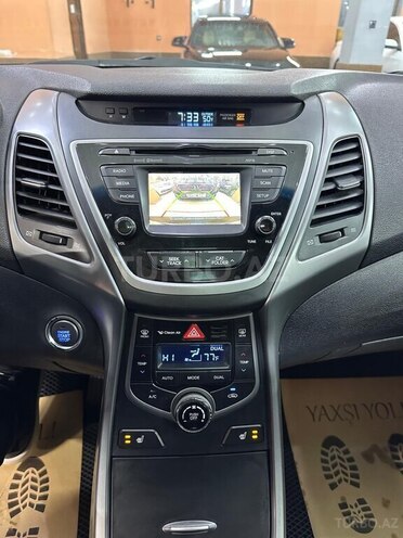 Hyundai Elantra-14