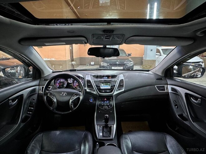 Hyundai Elantra-17