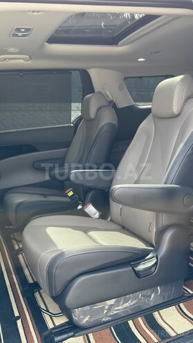 Kia Carnival-12