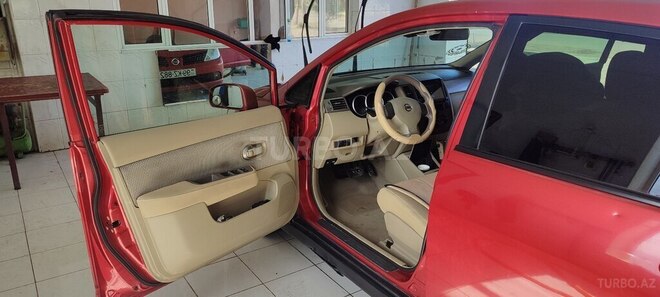 Nissan Tiida-8