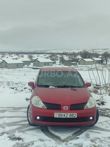 Nissan Tiida-12