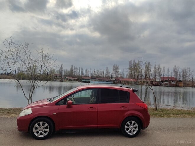Nissan Tiida-11