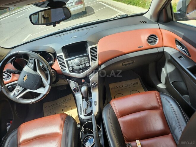 Chevrolet Cruze-12
