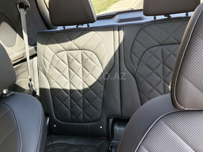 BMW X7-17