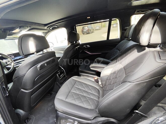 BMW X7-10