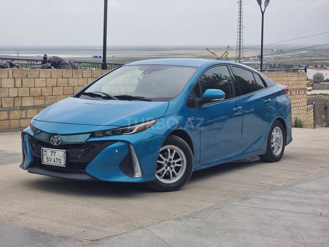Toyota Prius PHV-2