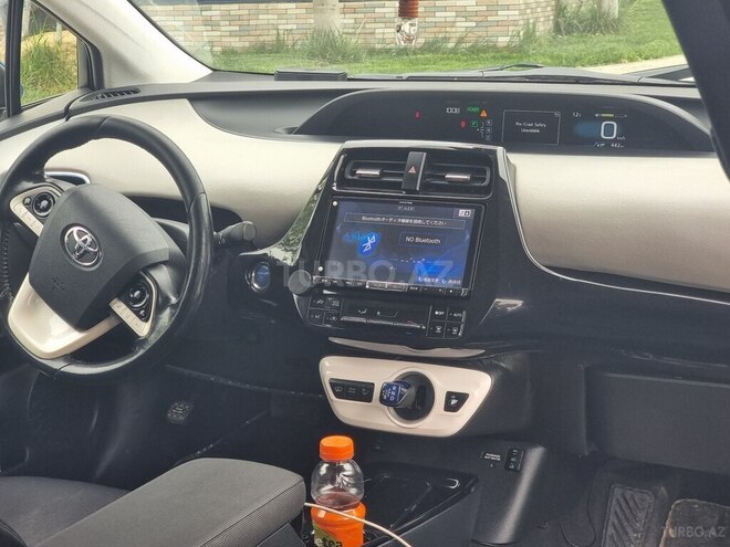 Toyota Prius PHV-12