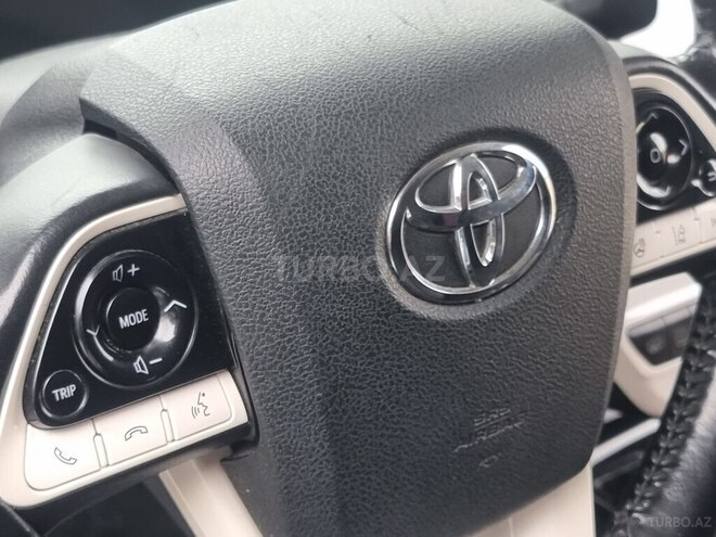 Toyota Prius PHV-16