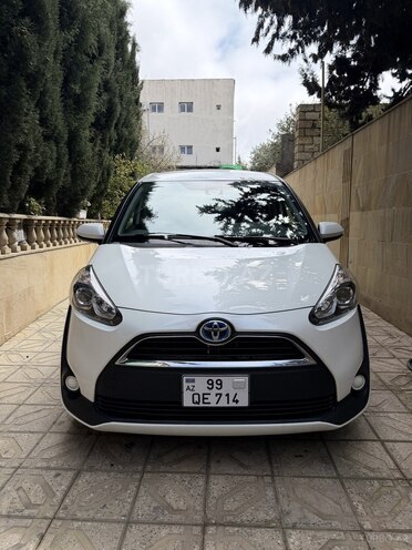 Toyota Sienta-1