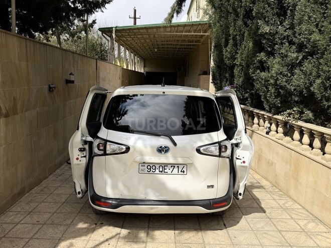 Toyota Sienta-9