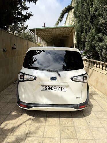 Toyota Sienta-4