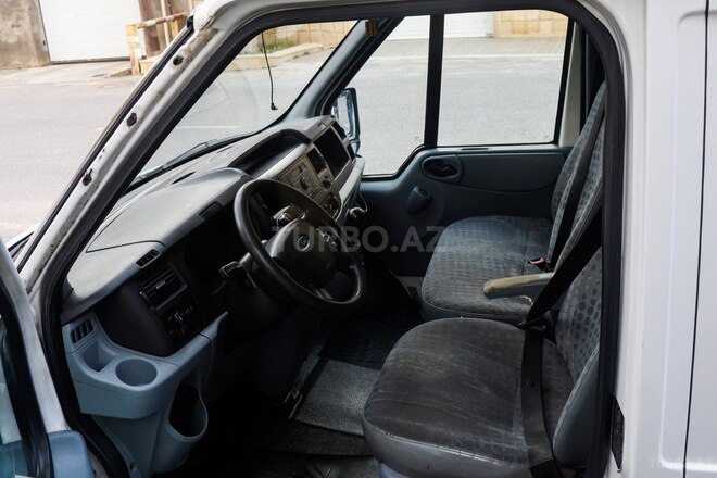 Ford Transit-9