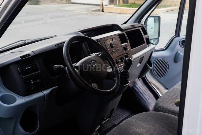 Ford Transit-10