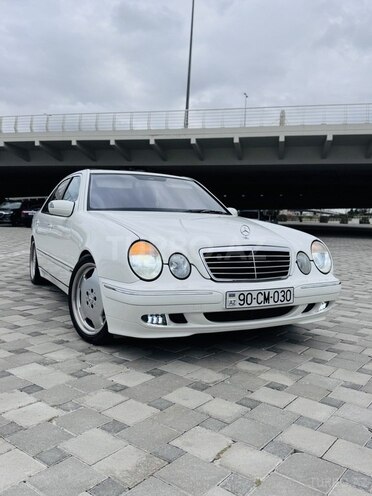 Mercedes E 320-1
