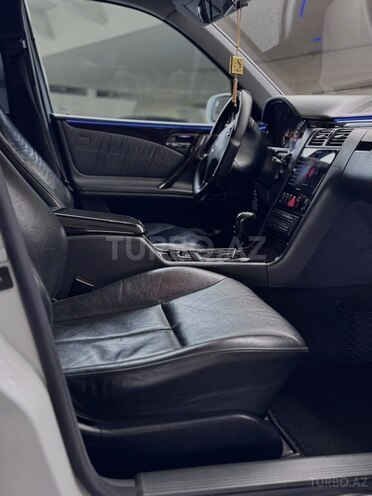 Mercedes E 320-6