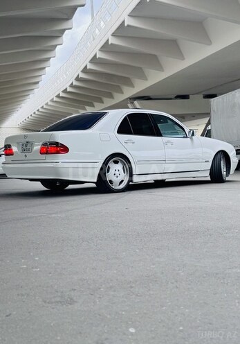 Mercedes E 320-8