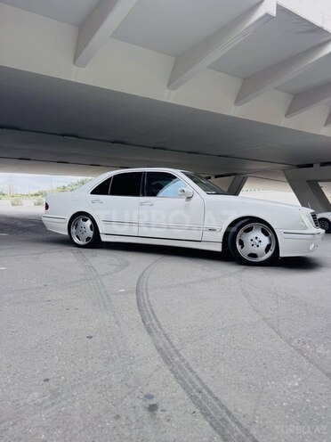 Mercedes E 320-4