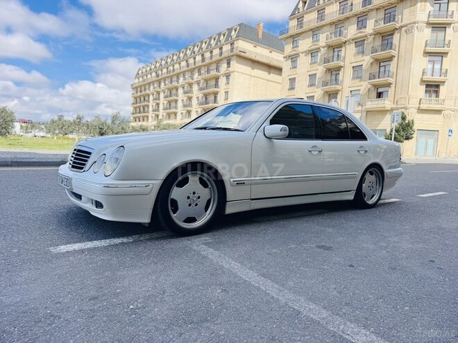Mercedes E 320-13