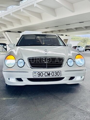 Mercedes E 320-11