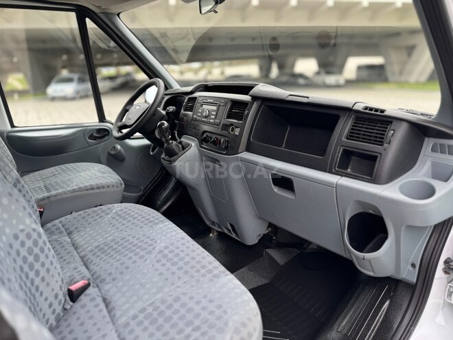 Ford Transit-7